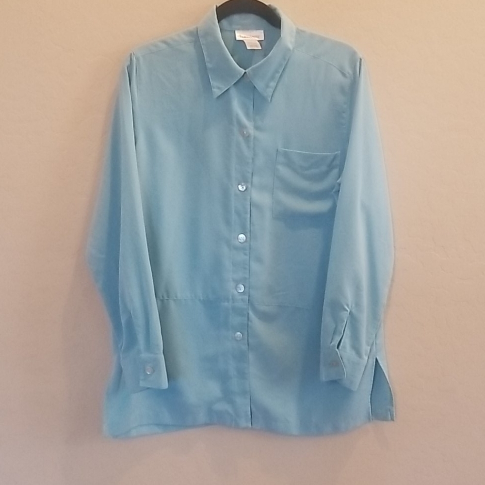 Travelsmith Polyester Button Up Blouse Medium